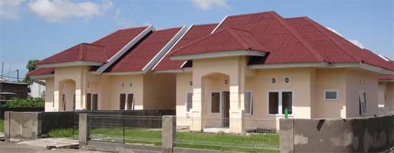 къща