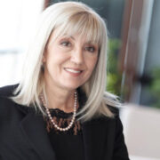 Министър Аврамова: Сектор строителство е в пълна мобилизация Петя Аврамова