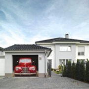 Гаражни секционни врати Hörmann с нова модерна повърхност и индивидуални мотиви гаражни секционни врати