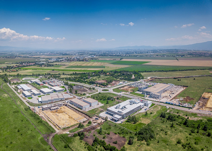 логистичен център