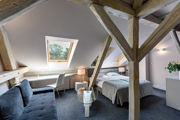 под покрива