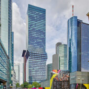 Небостъргачът Omniturm във Франфурт с врати от Hörmann Omniturm