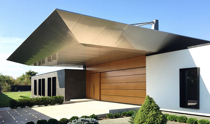 фасада на година 