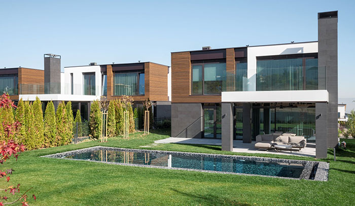 фасада на година 