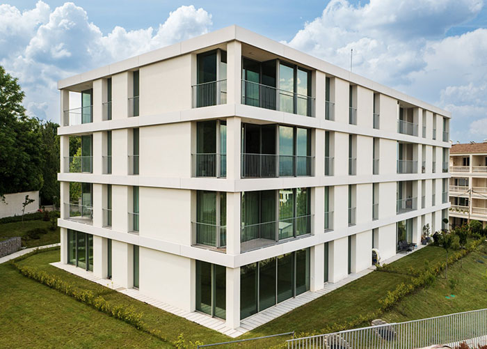 фасада на година 