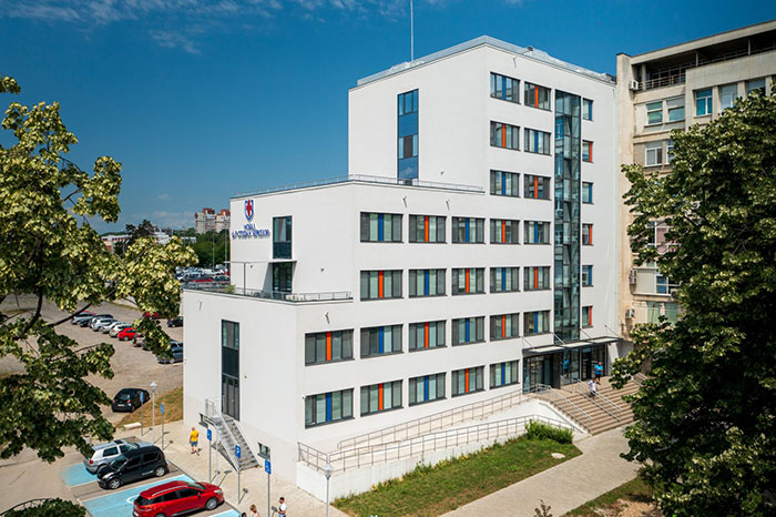 фасада на година 