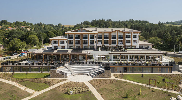 фасада на година 