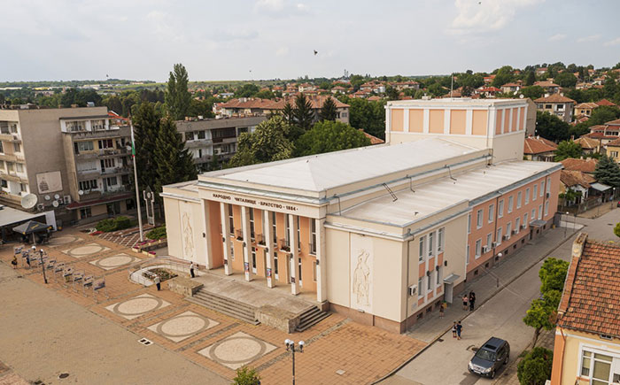 фасада на година 