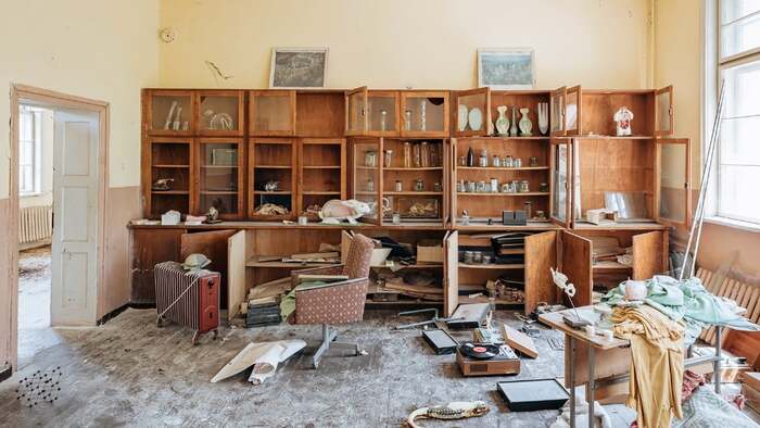 изоставени училища