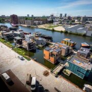 Група ентусиасти за пример! Създадоха най-устойчивия плаващ квартал в Европа! плаващ квартал