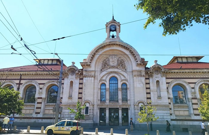 Централните хали