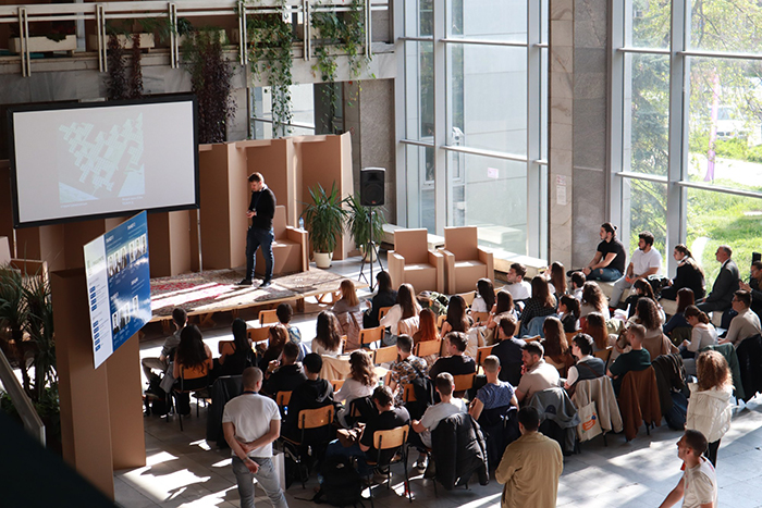 Лидерите, които строят