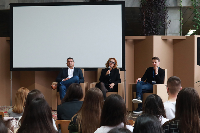 Лидерите, които строят