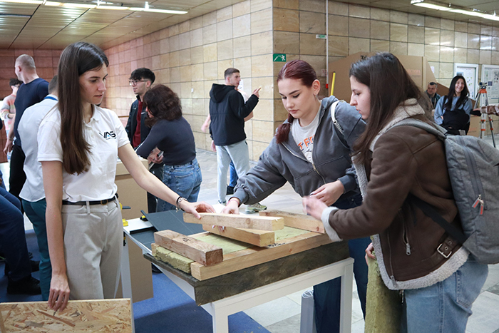 Лидерите, които строят