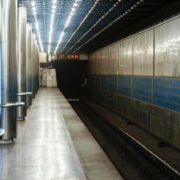 десет нови метростанции