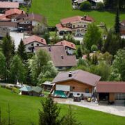 Скъпата София тласка купувачите към малките градове и села Имоти София