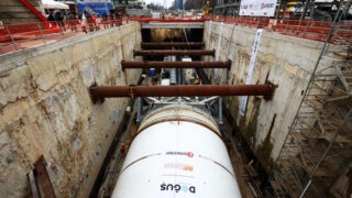 Пукнатини по сграда