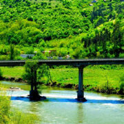 Мост над река Искър по пътя Мездра Ботевград