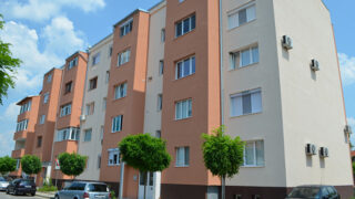 Саниран жилищен блок по програмата за енергийна ефективност