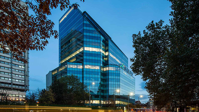 Eurobank придобива емблематичната офис сграда Telus Tower в София