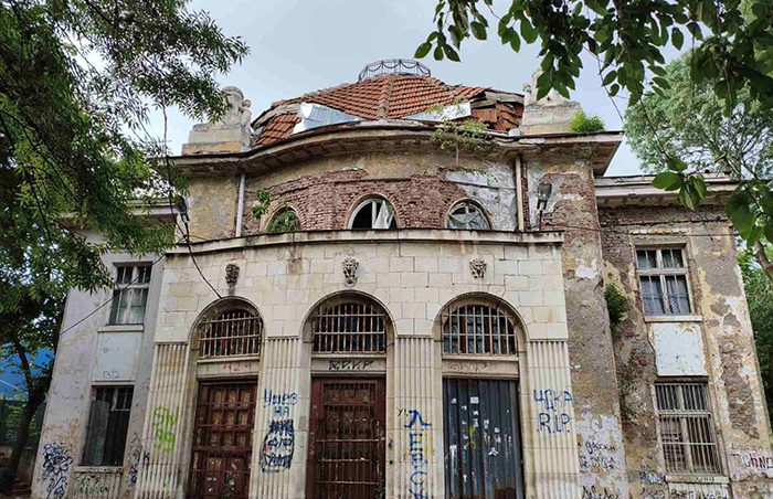 Минералната баня в Горна баня е пред срутване, алармират експерти