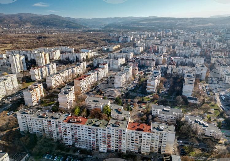 Жилищни сгради в София и развитие на градската инфраструктура